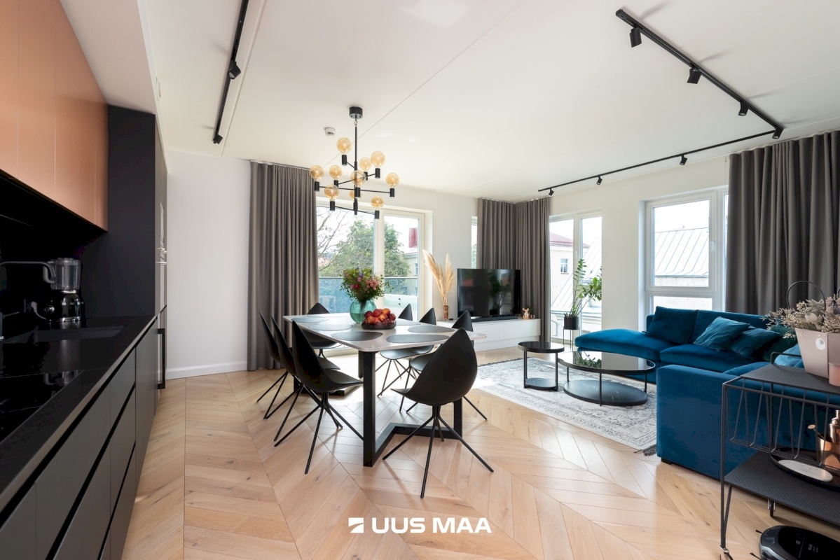 Tallinn, Kesklinna linnaosa, Toom-Kuninga tn 21