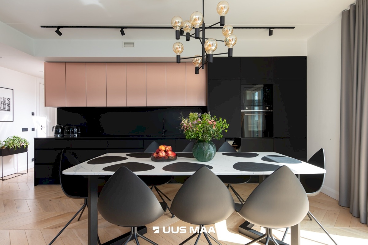 Tallinn, Kesklinna linnaosa, Toom-Kuninga tn 21