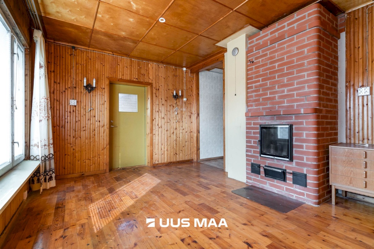 Viljandi vald, Vardi küla, Emamänni tee 4