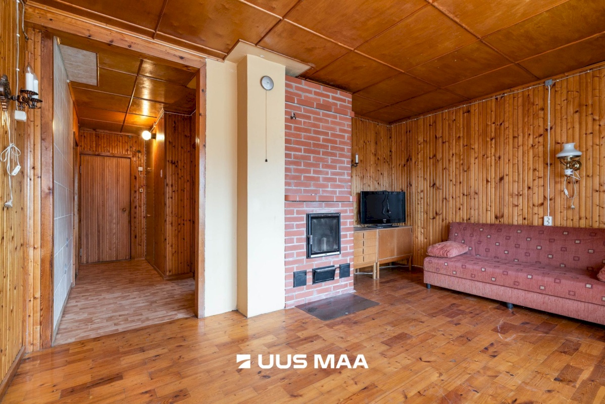 Viljandi vald, Vardi küla, Emamänni tee 4