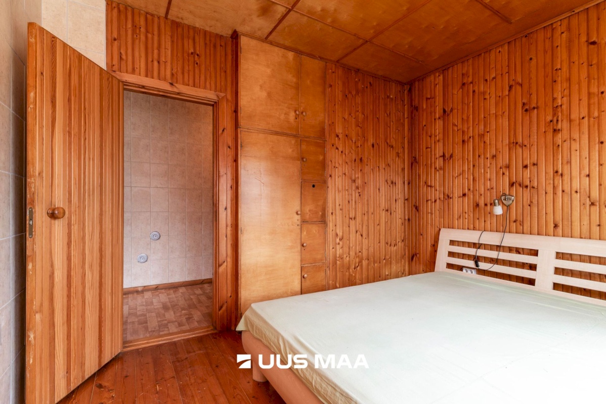 Viljandi vald, Vardi küla, Emamänni tee 4