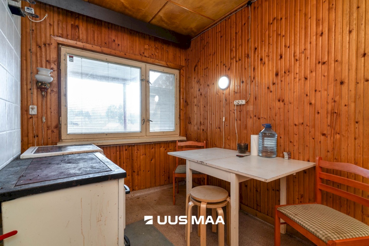 Viljandi vald, Vardi küla, Emamänni tee 4