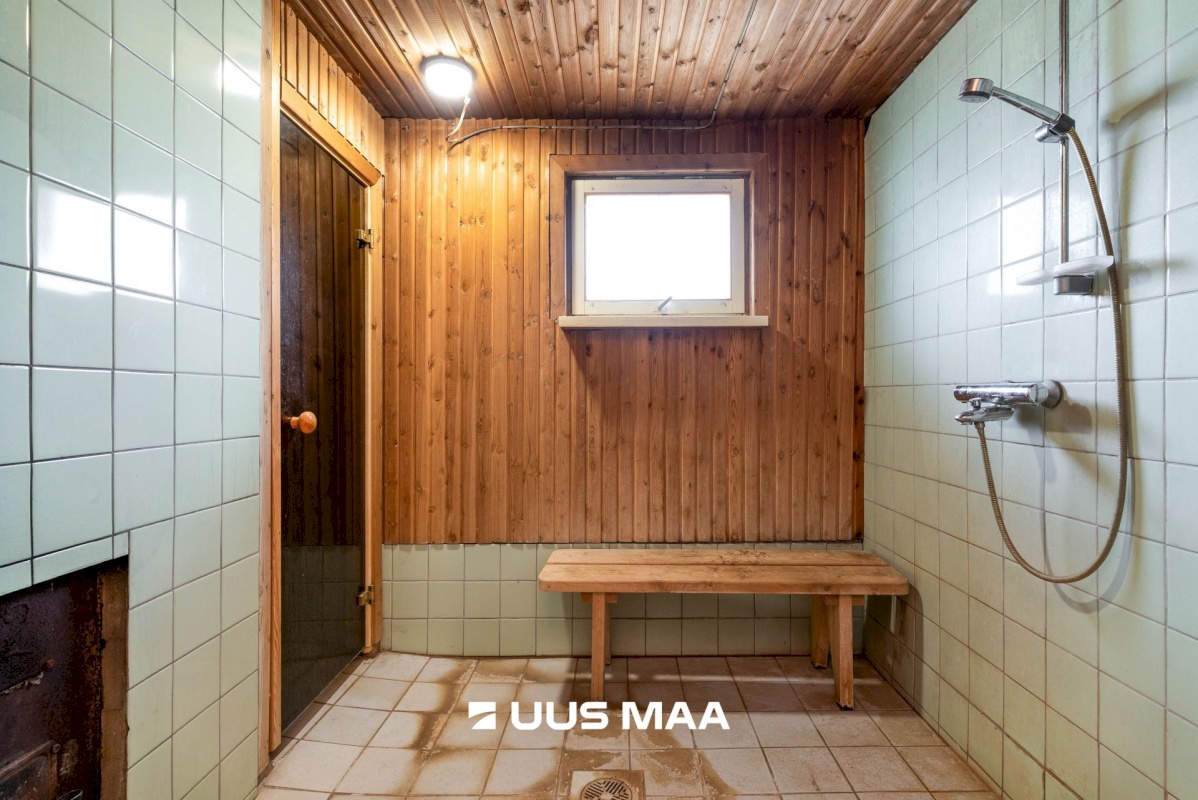 Viljandi vald, Vardi küla, Emamänni tee 4