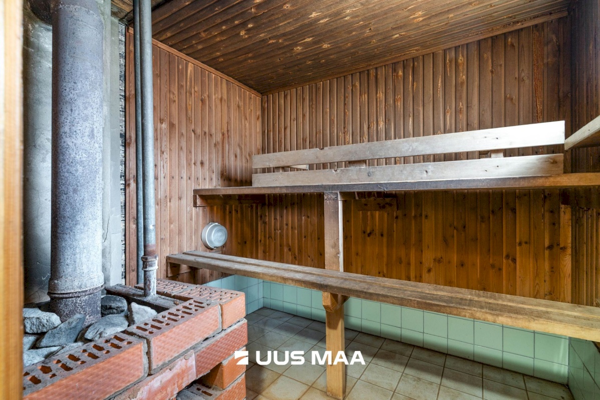 Viljandi vald, Vardi küla, Emamänni tee 4