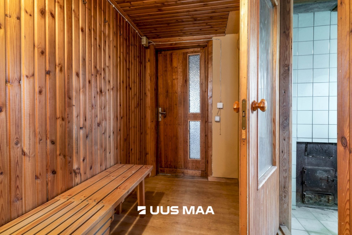 Viljandi vald, Vardi küla, Emamänni tee 4