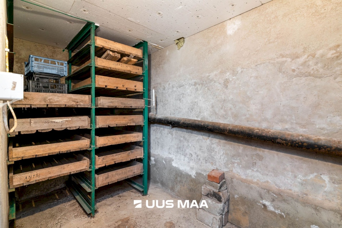 Viljandi vald, Vardi küla, Emamänni tee 4