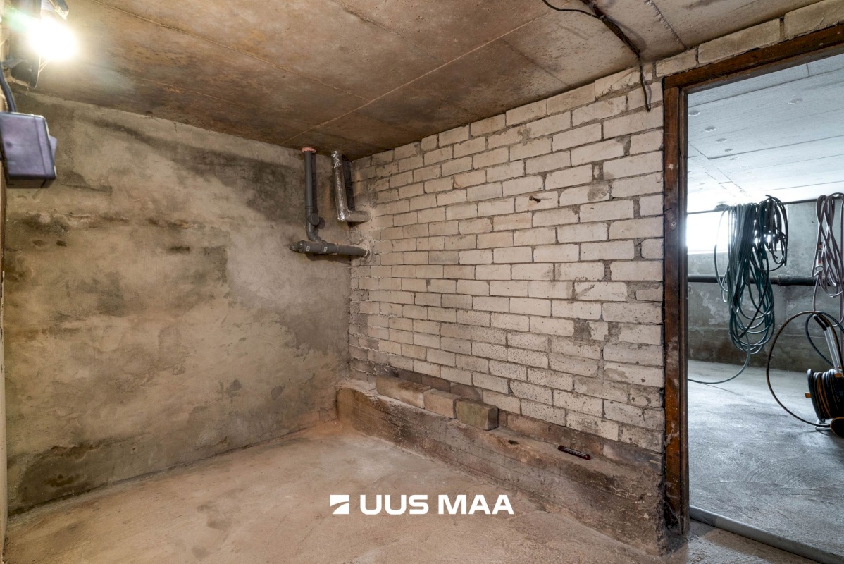 Viljandi vald, Vardi küla, Emamänni tee 4