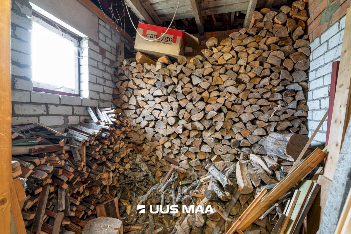 Viljandi vald, Vardi küla, Emamänni tee 4