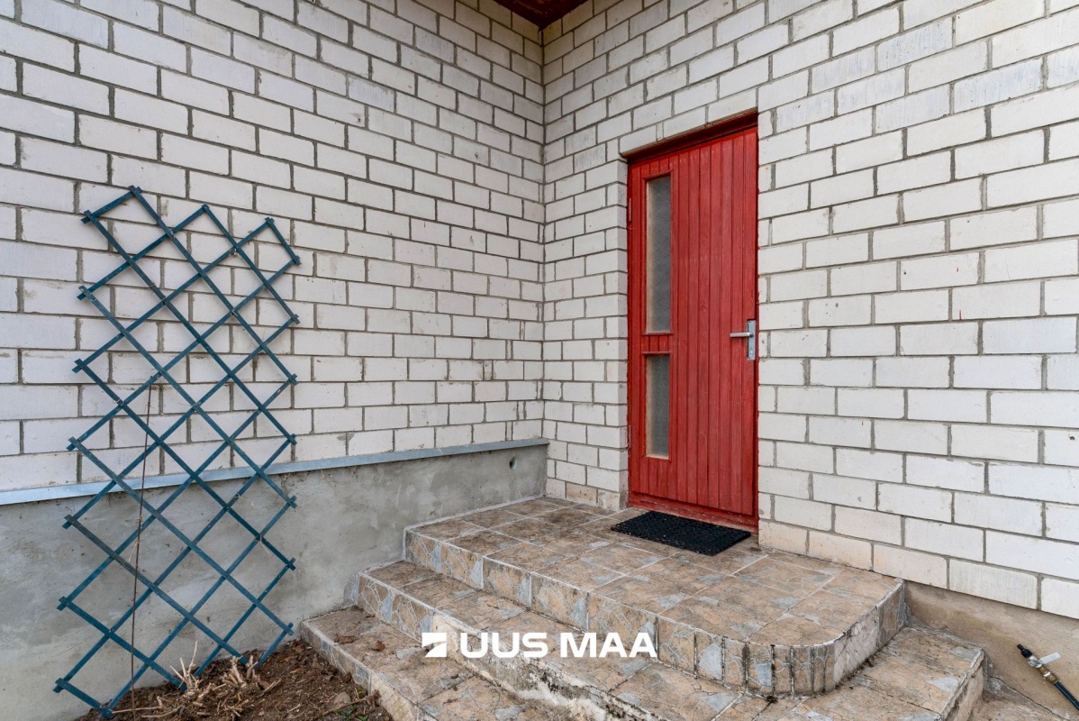 Viljandi vald, Vardi küla, Emamänni tee 4