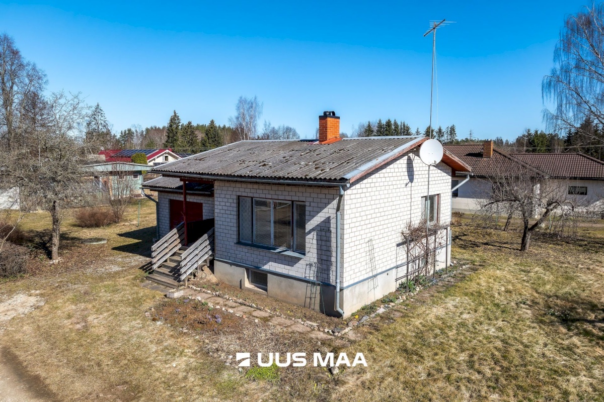 Viljandi vald, Vardi küla, Emamänni tee 4