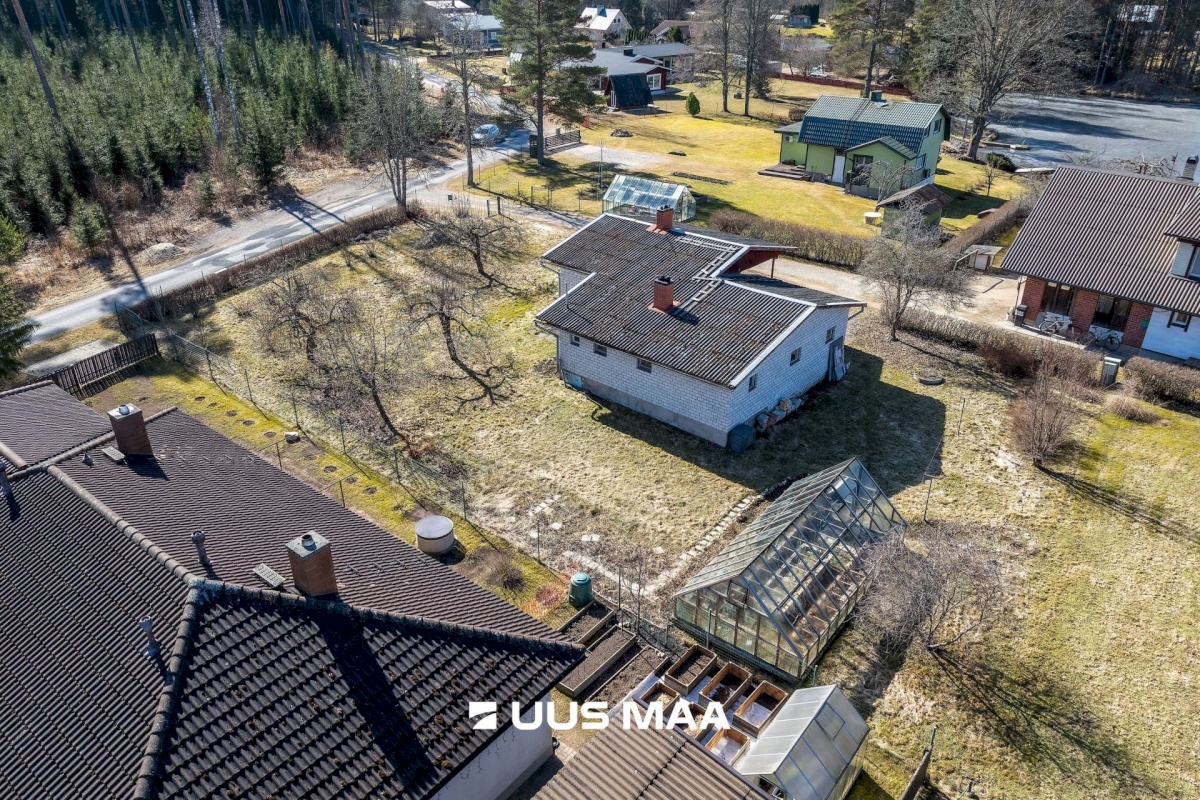 Viljandi vald, Vardi küla, Emamänni tee 4