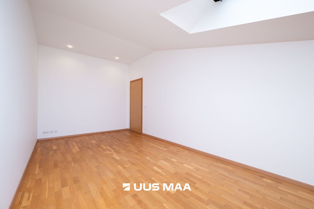 Tallinn, Lasnamäe linnaosa, Peterburi tee 4