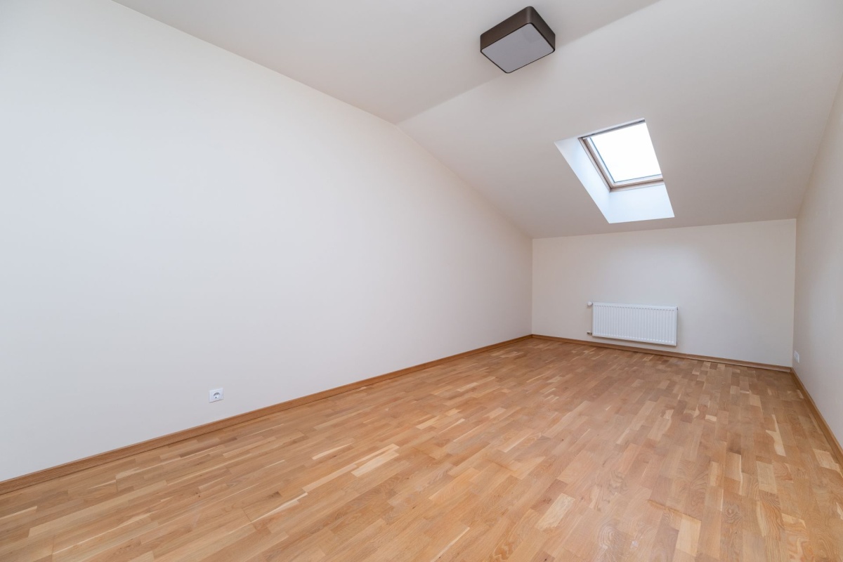 Tallinn, Lasnamäe linnaosa, Peterburi tee 4