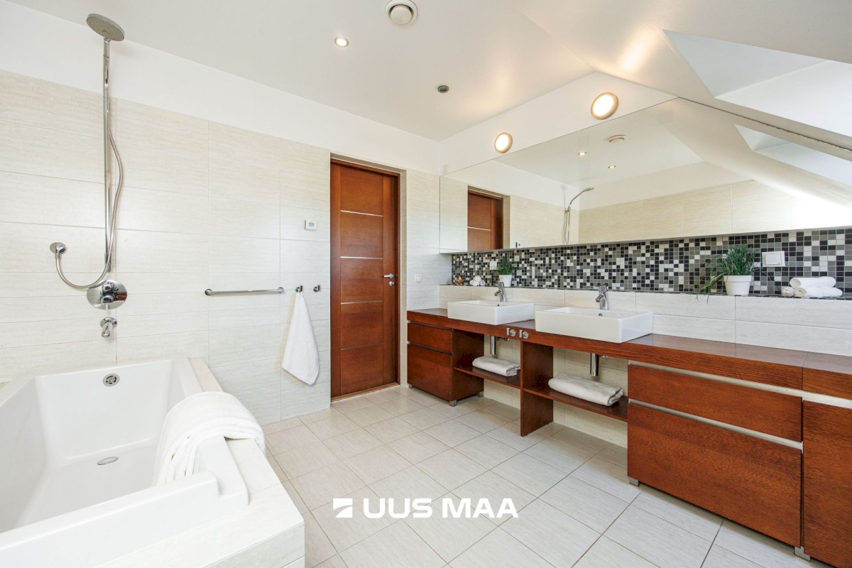 Viimsi vald, Leppneeme küla, Karusambla tee 18