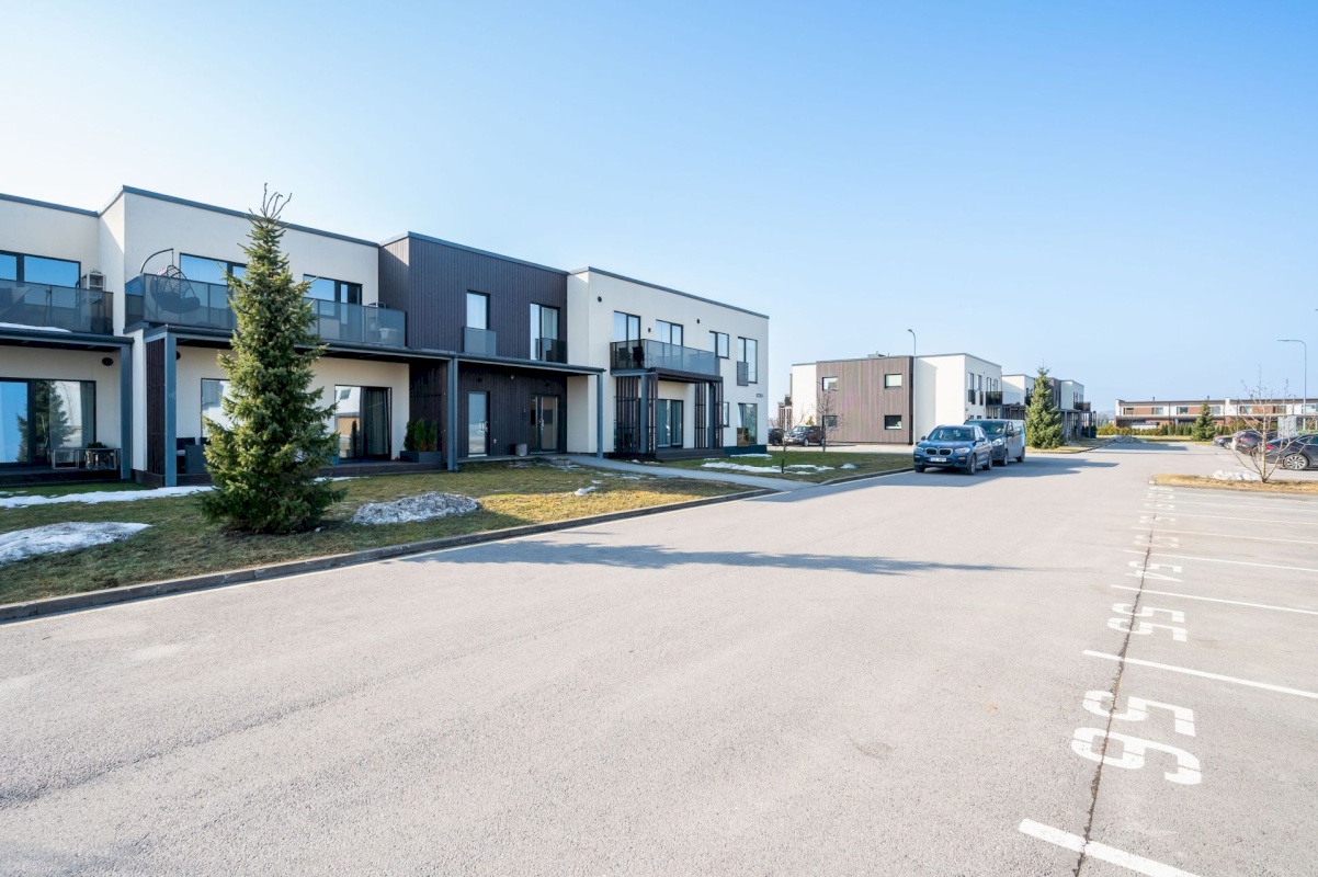 Rae vald, Peetri alevik, Sinilille tee 2/2