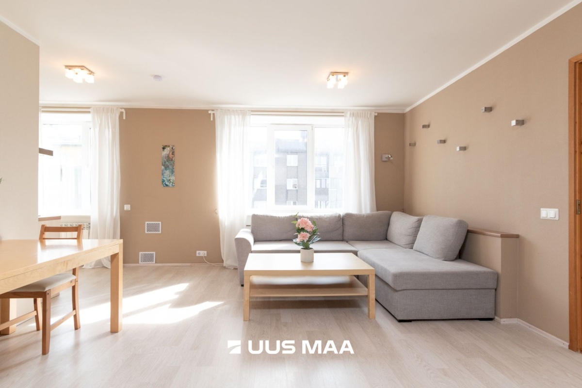 Tallinn, Kesklinna linnaosa, Kompassi, Pronksi 4