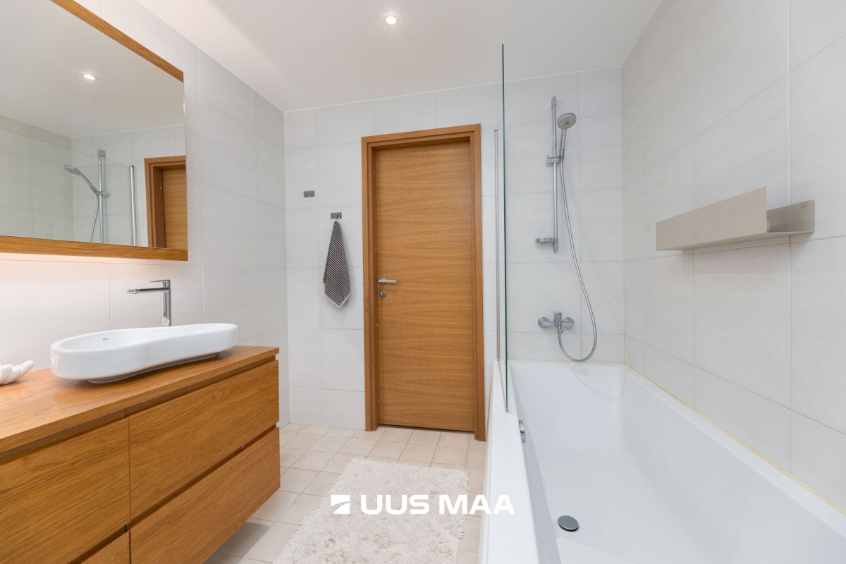 Tallinn, Kristiine linnaosa, Tondi, Sõjakooli 12