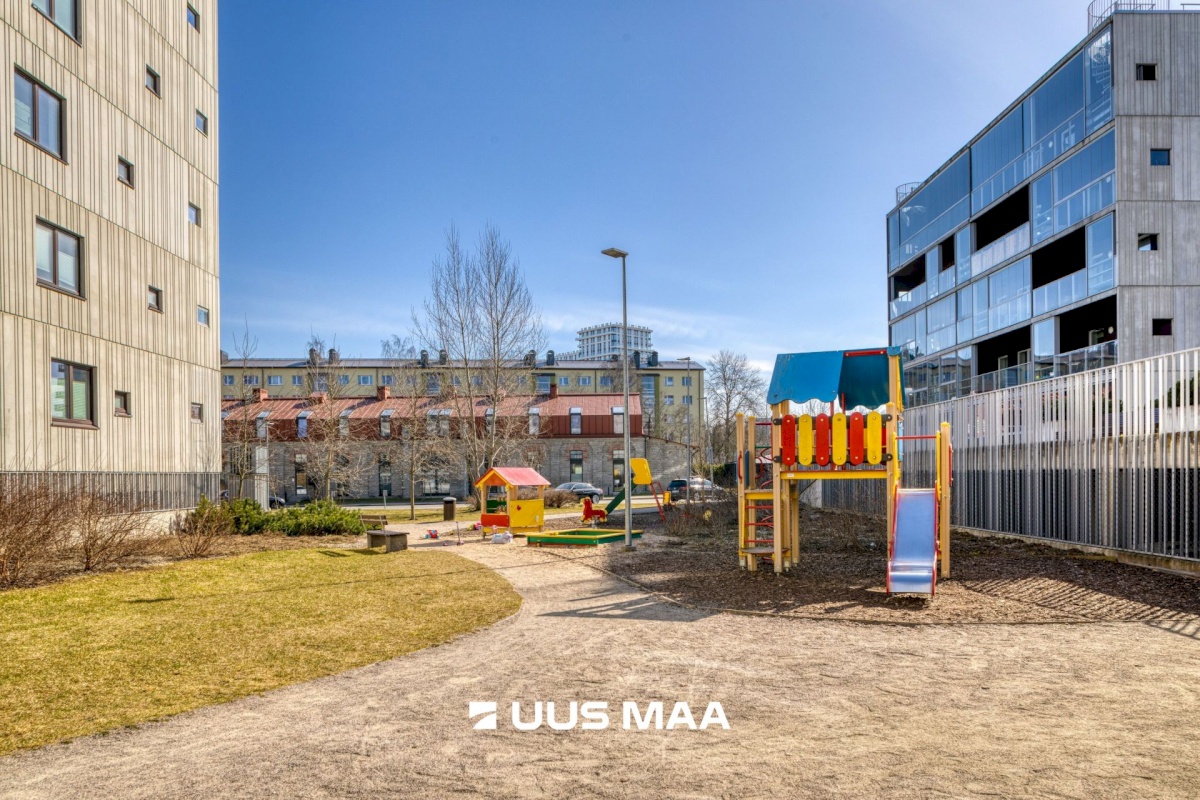 Tallinn, Kristiine linnaosa, Tondi, Sõjakooli 12