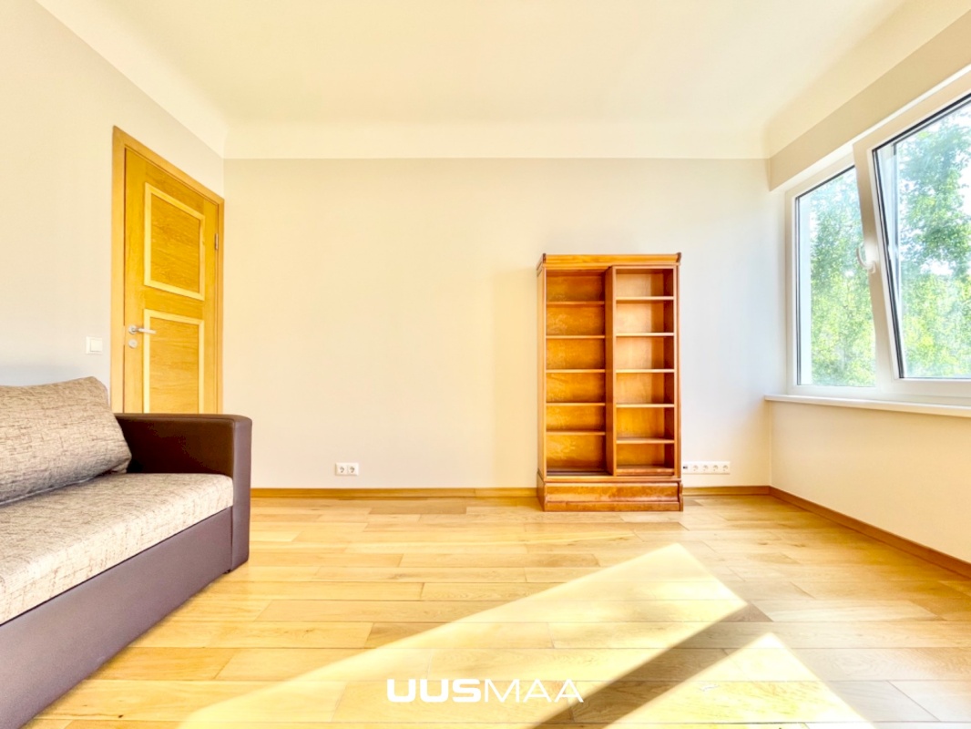 Pärnu linn, Pärnu linn, Rannarajoon, A. H. Tammsaare pst 24a