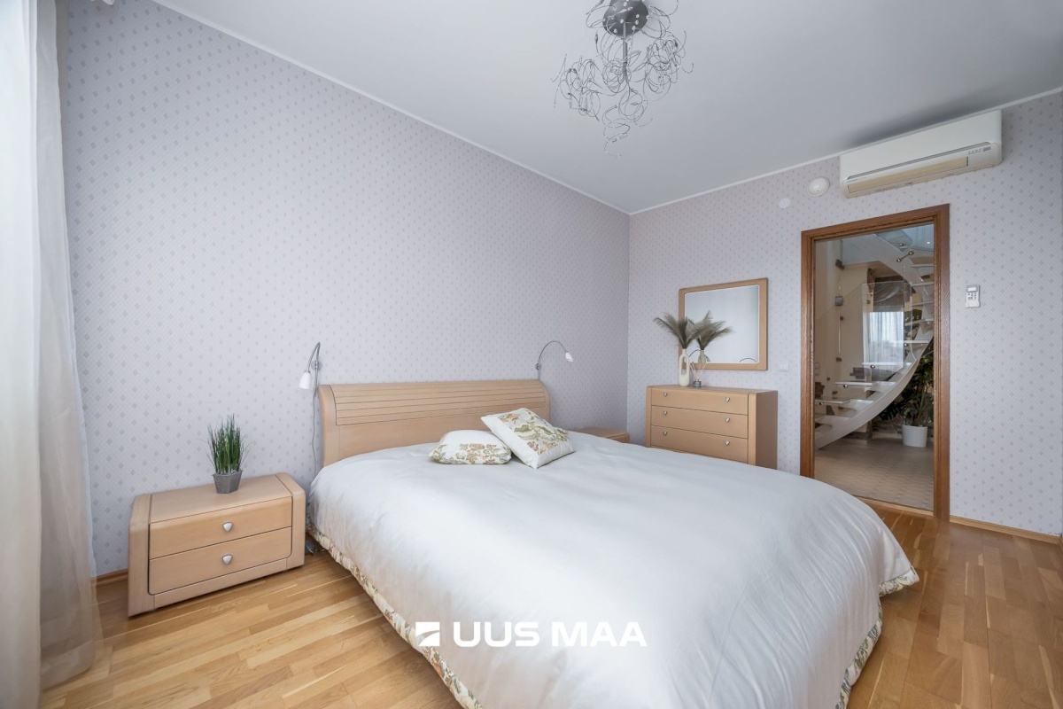 Tallinn, Lasnamäe linnaosa, Kurepõllu, Narva mnt 128
