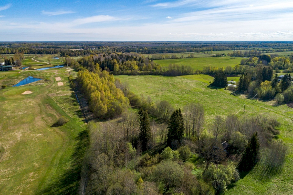 Rae vald, Suuresta küla, Golfi tee