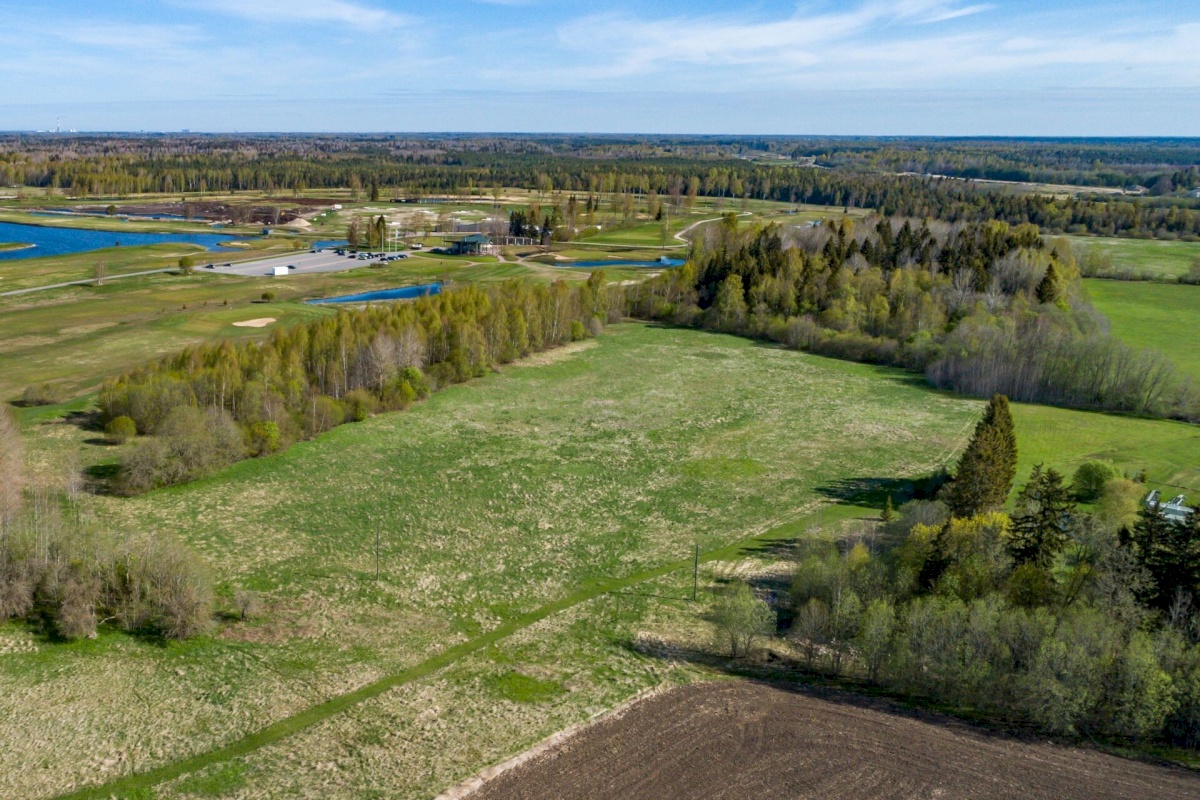 Rae vald, Suuresta küla, Golfi tee