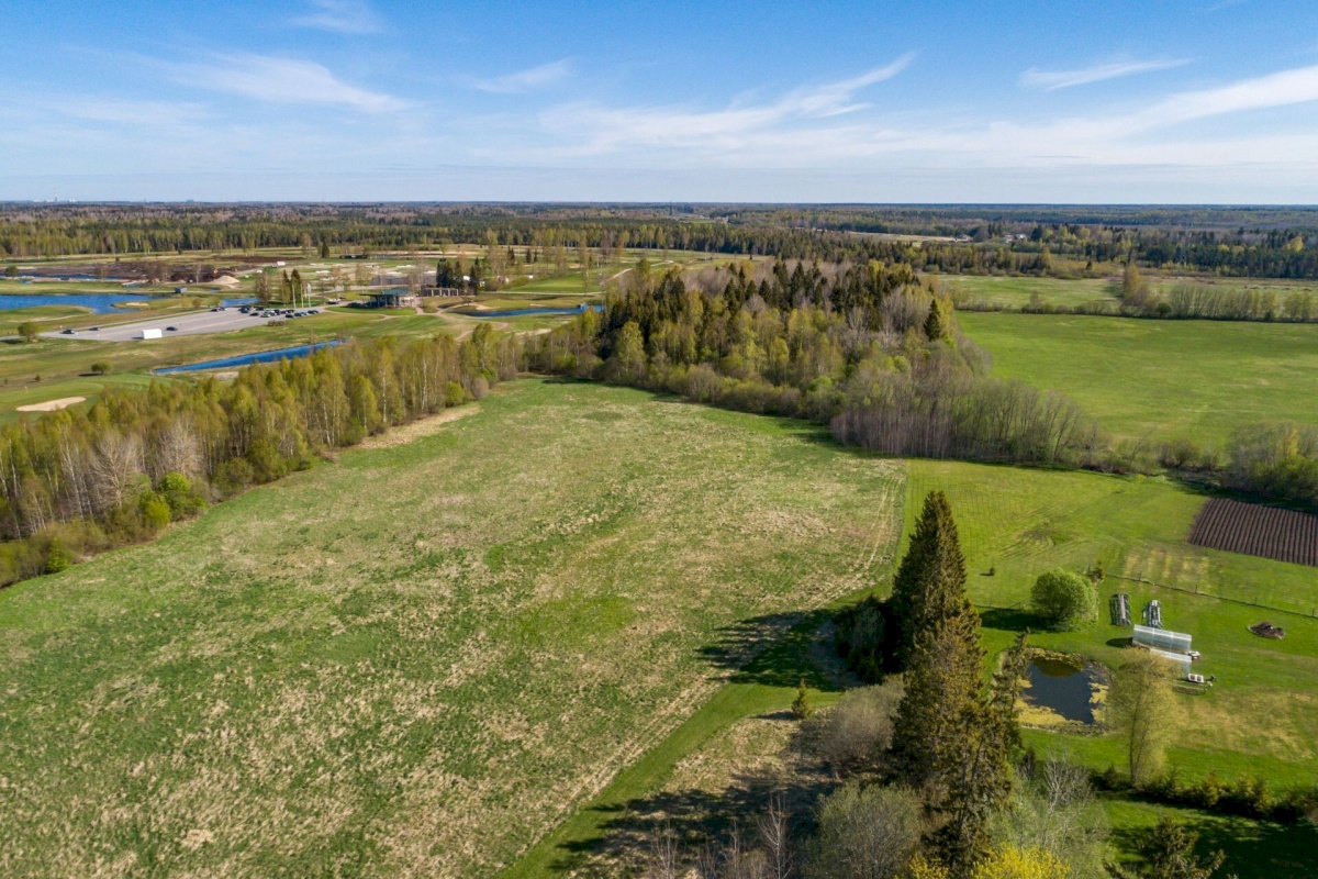 Rae vald, Suuresta küla, Golfi tee