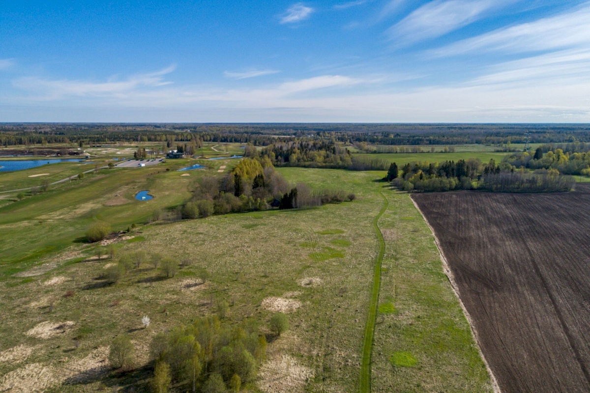 Rae vald, Suuresta küla, Golfi tee