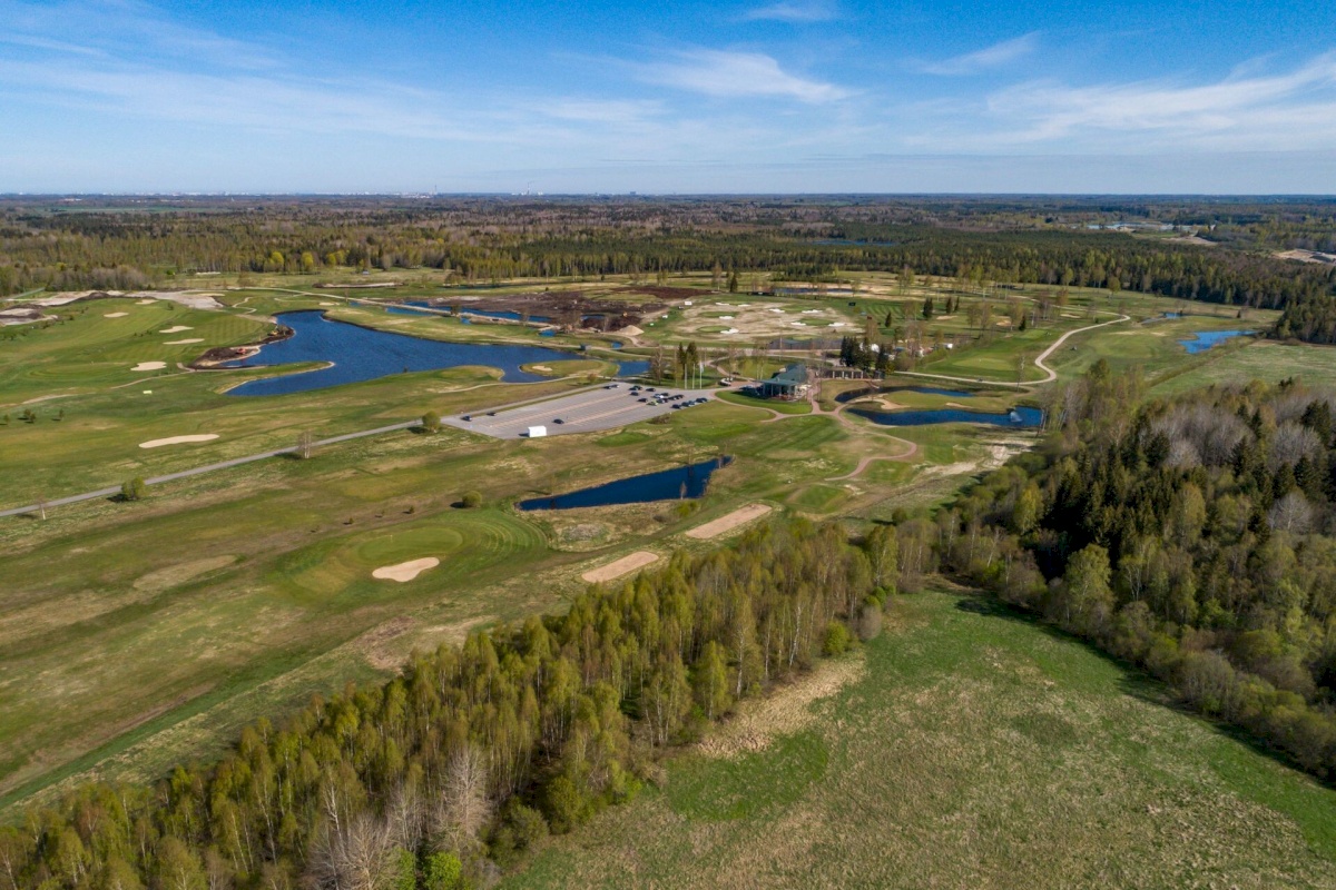 Rae vald, Suuresta küla, Golfi tee