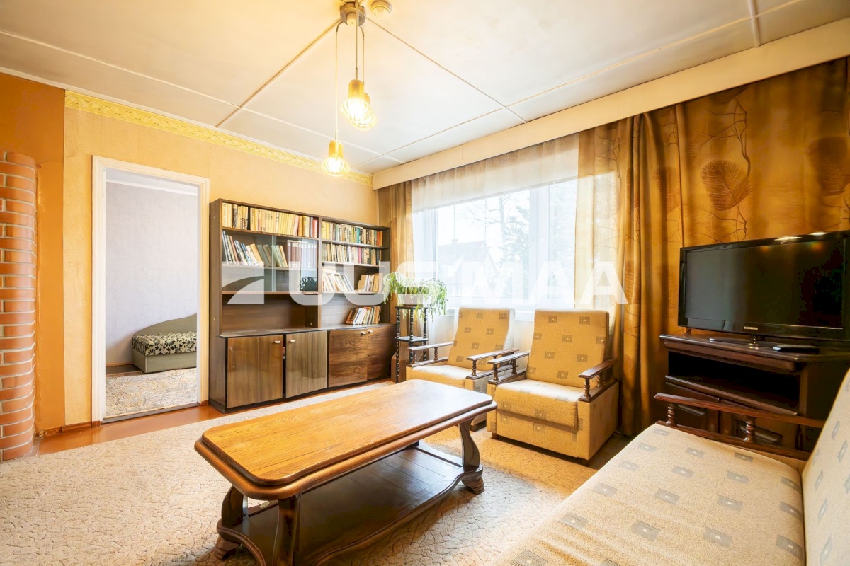 Saaremaa vald, Kuressaare linn, Kadaka 9