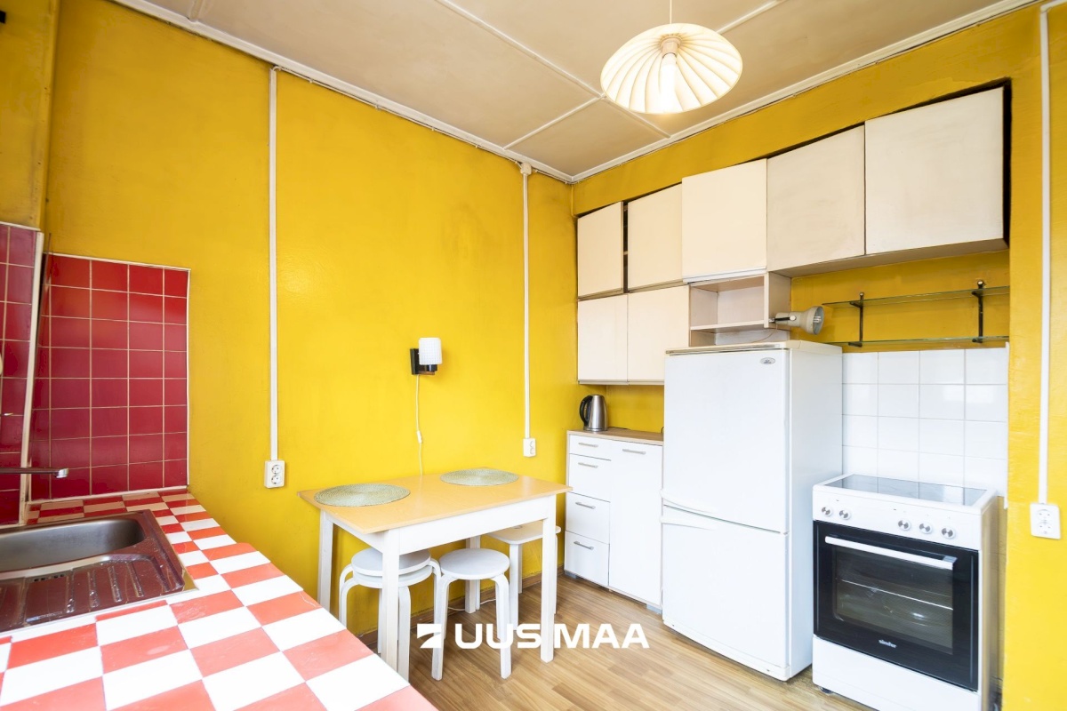 Saaremaa vald, Kuressaare linn, Kadaka 9