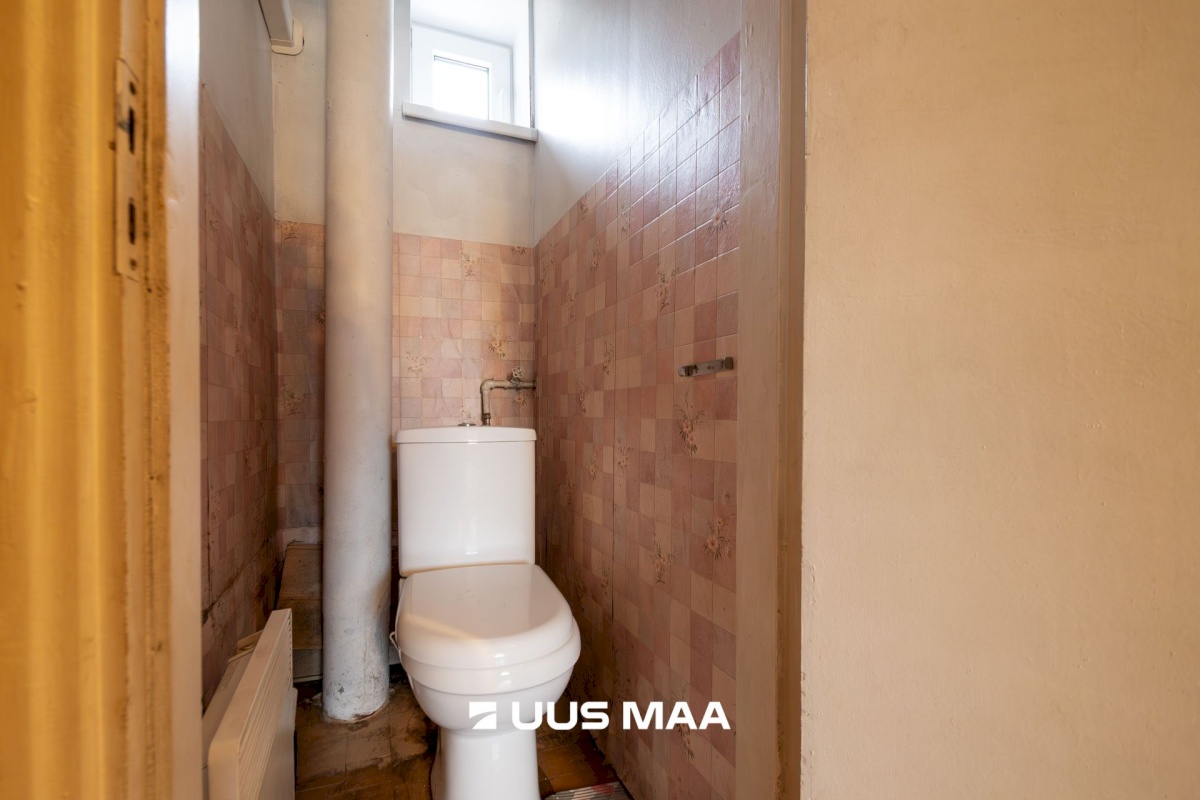 Saaremaa vald, Kuressaare linn, Kadaka 9