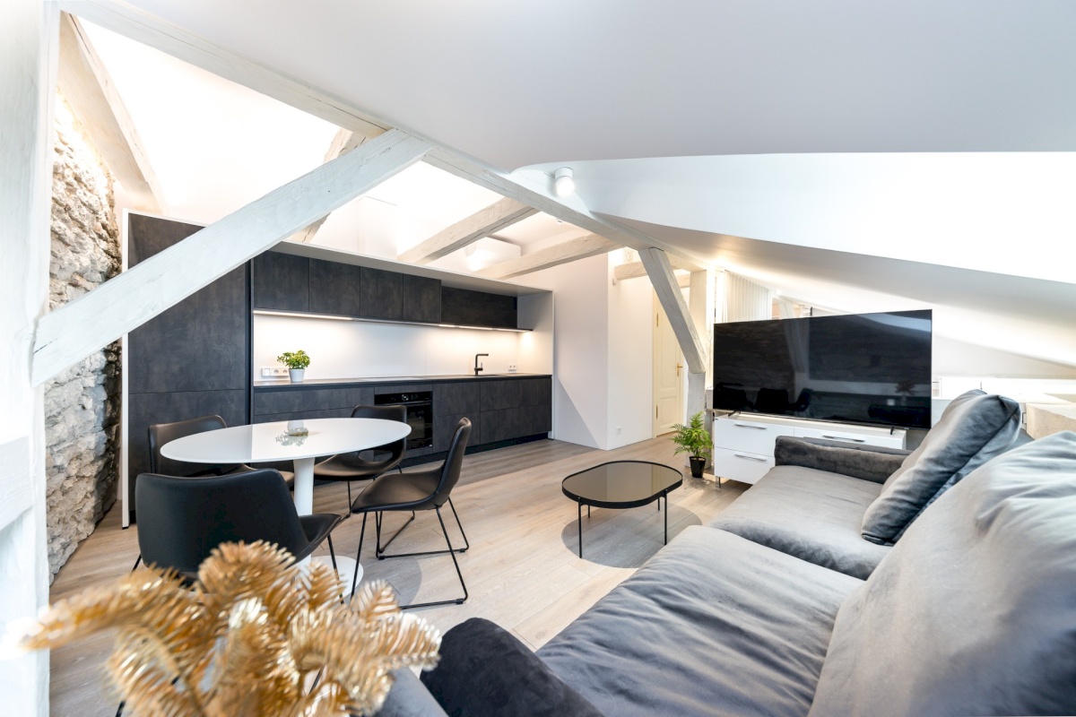 Tallinn, Kesklinna linnaosa, Suur-Kloostri 1