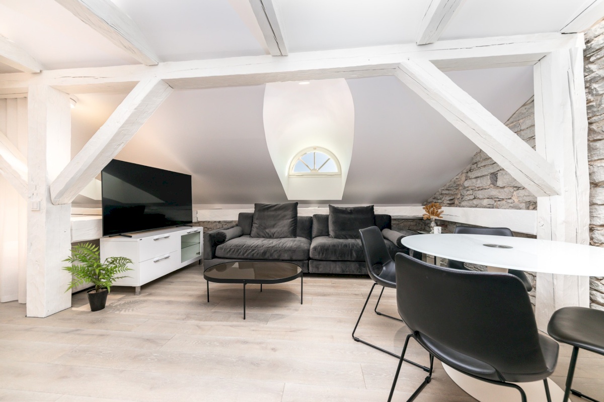 Tallinn, Kesklinna linnaosa, Suur-Kloostri 1