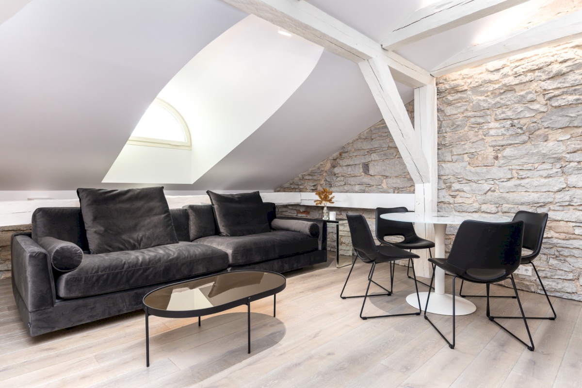 Tallinn, Kesklinna linnaosa, Suur-Kloostri 1