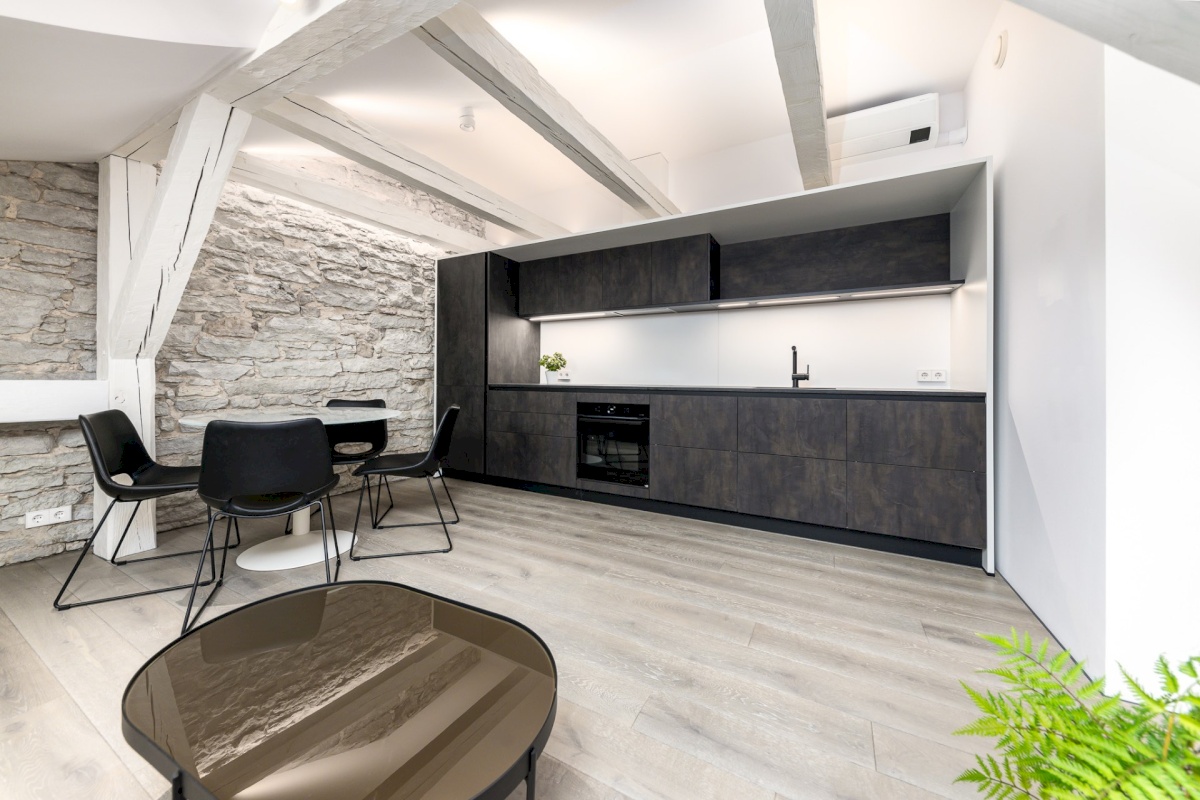 Tallinn, Kesklinna linnaosa, Suur-Kloostri 1