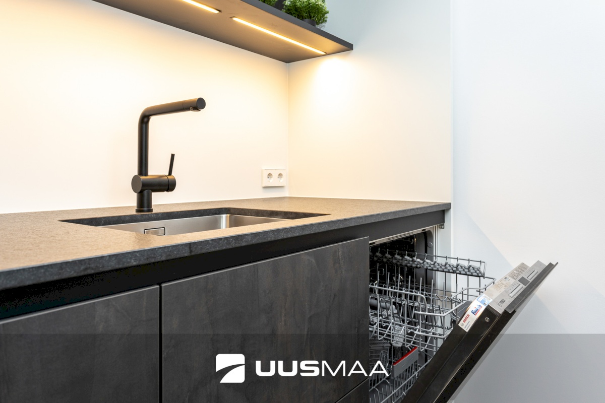 Tallinn, Kesklinna linnaosa, Suur-Kloostri 1