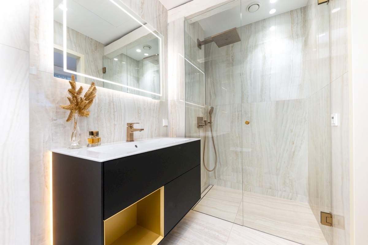 Tallinn, Kesklinna linnaosa, Suur-Kloostri 1