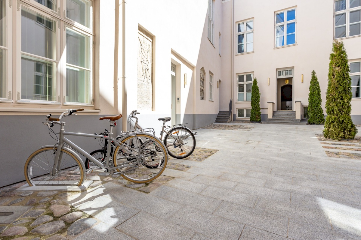 Tallinn, Kesklinna linnaosa, Suur-Kloostri 1