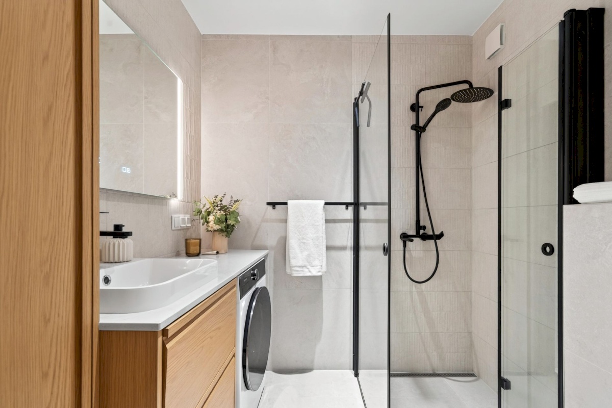 Tallinn, Lasnamäe linnaosa, Ülemiste, Peterburi tee 8