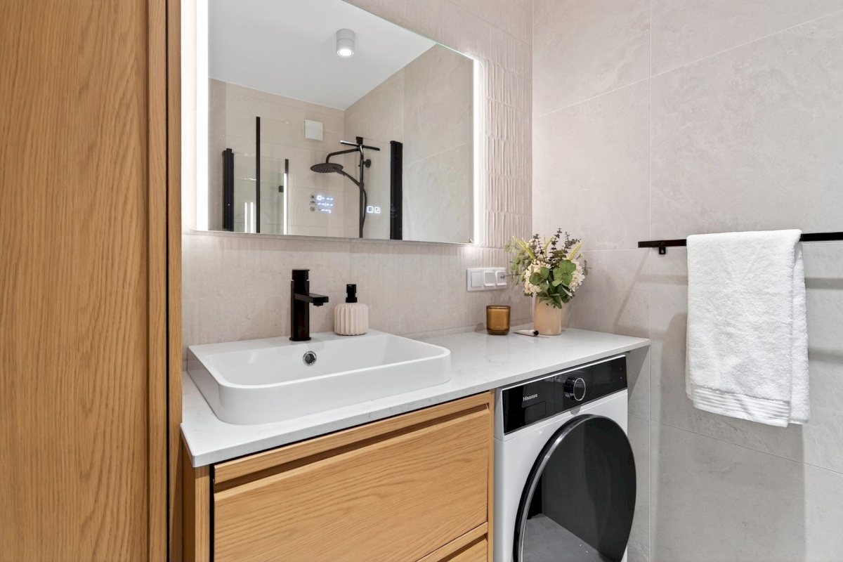 Tallinn, Lasnamäe linnaosa, Ülemiste, Peterburi tee 8