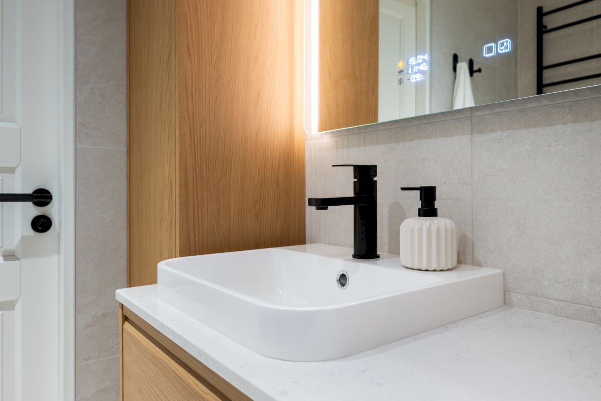 Tallinn, Lasnamäe linnaosa, Ülemiste, Peterburi tee 8