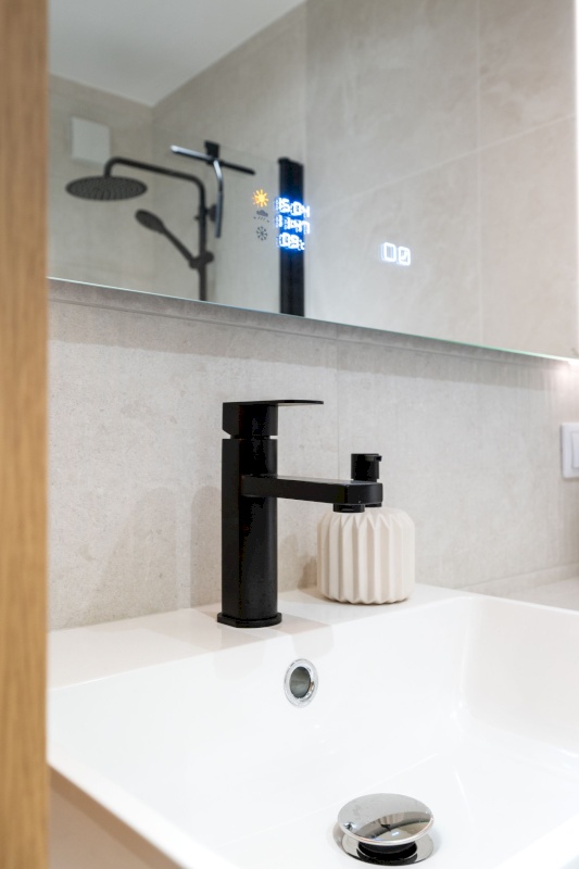 Tallinn, Lasnamäe linnaosa, Ülemiste, Peterburi tee 8