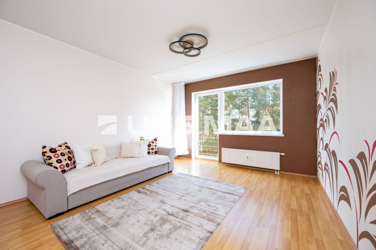 Rae vald, Peetri alevik, Raudkivi tee 4