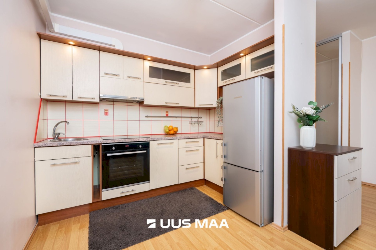 Rae vald, Peetri alevik, Raudkivi tee 4