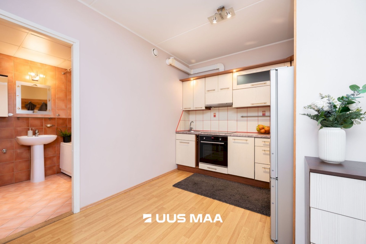 Rae vald, Peetri alevik, Raudkivi tee 4