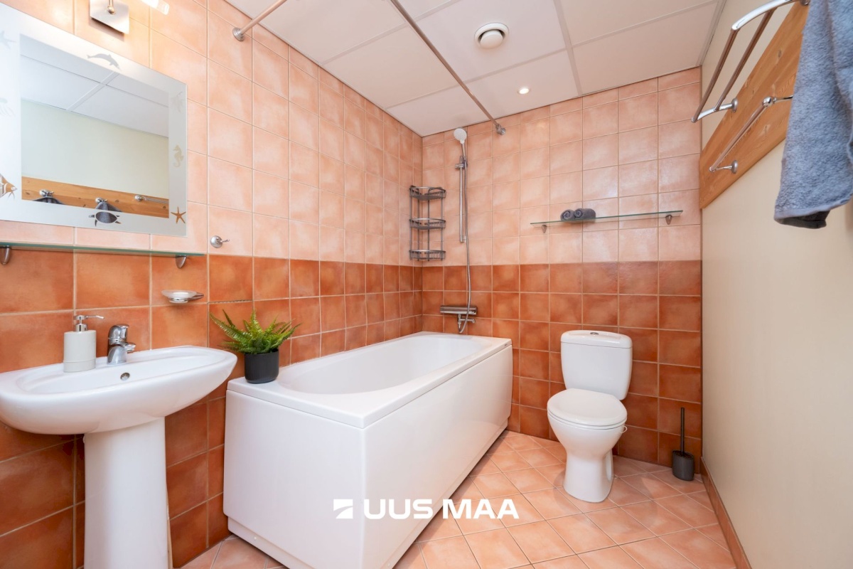 Rae vald, Peetri alevik, Raudkivi tee 4