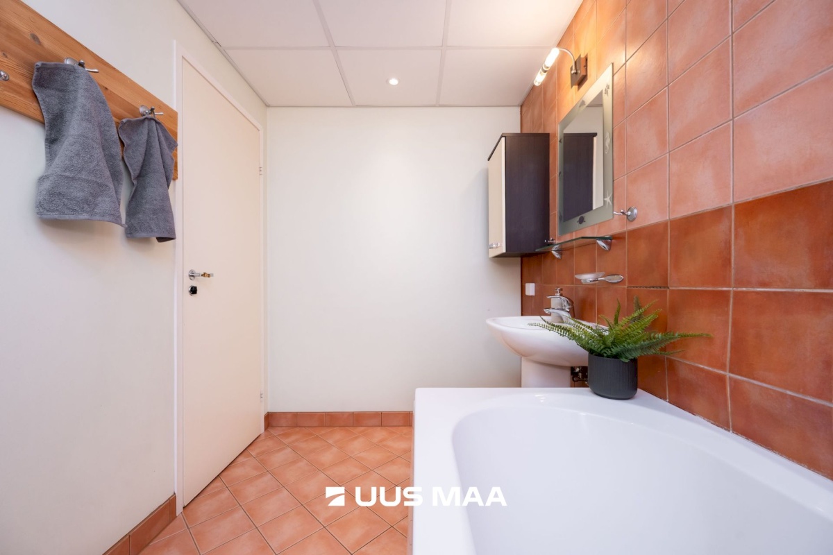 Rae vald, Peetri alevik, Raudkivi tee 4