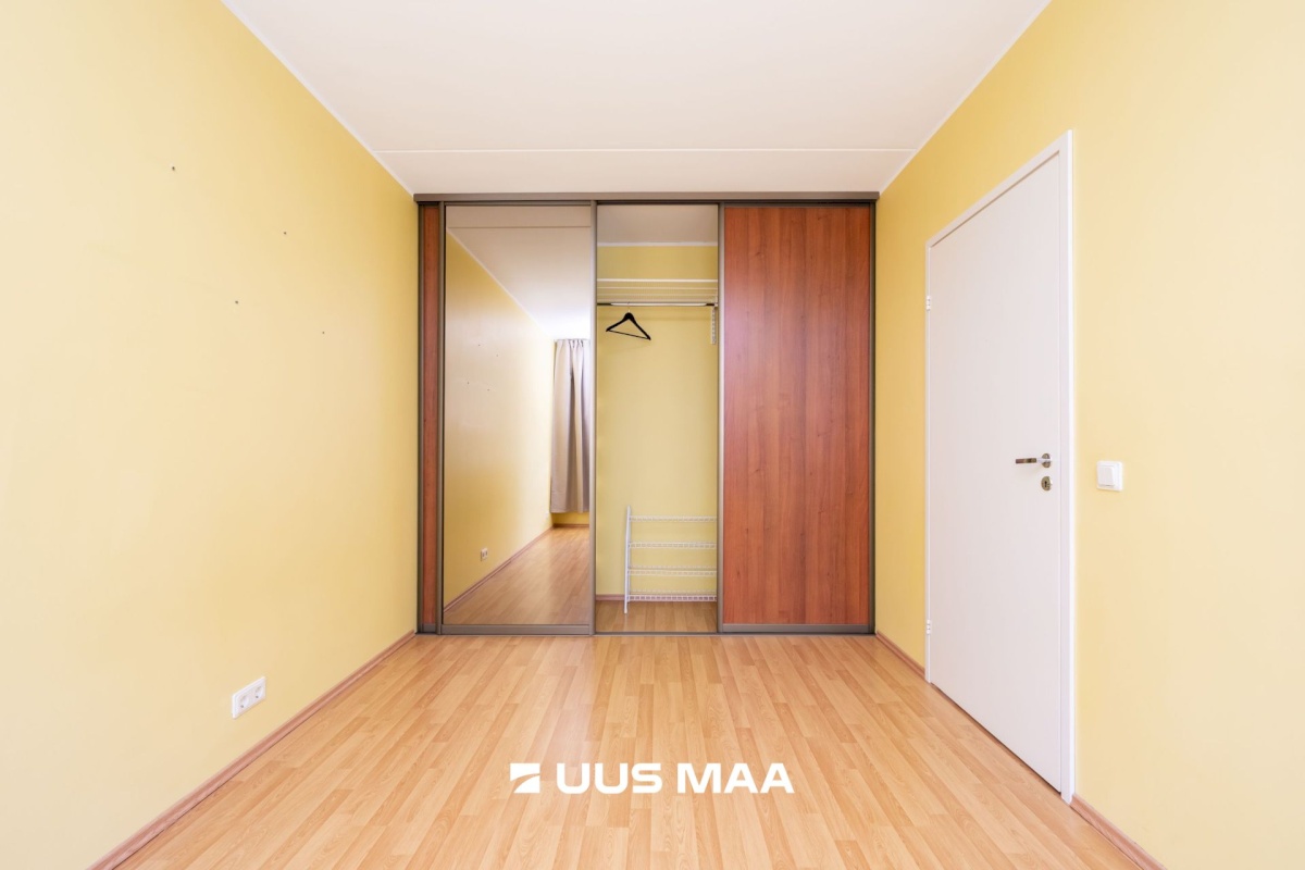 Rae vald, Peetri alevik, Raudkivi tee 4