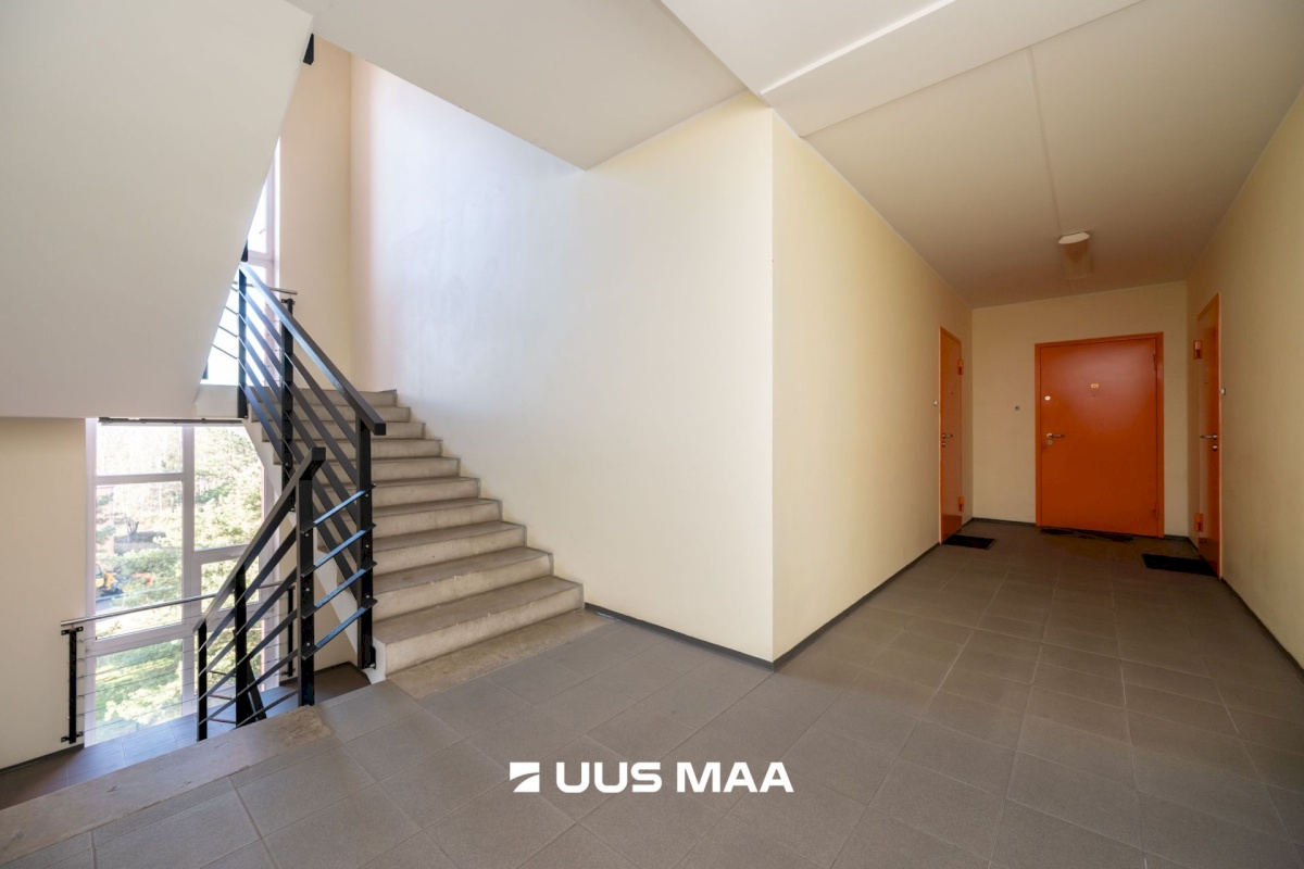 Rae vald, Peetri alevik, Raudkivi tee 4